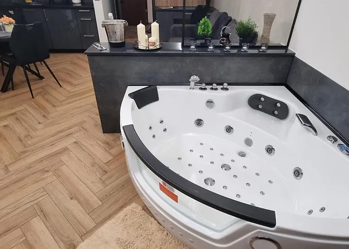 Happy Time Together Z Jacuzzi Penzion 4*